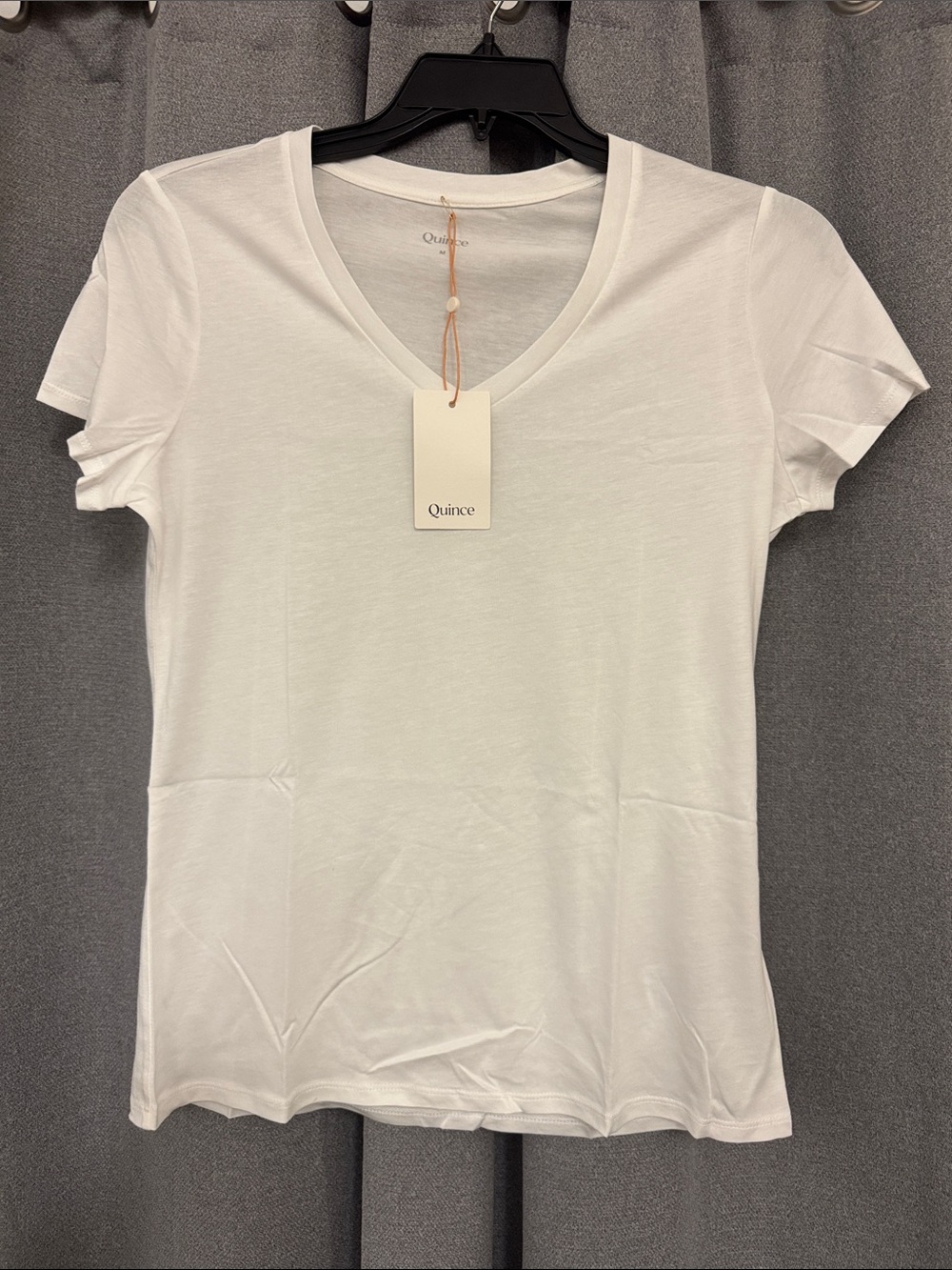 Quince White V-Neck Short Sleeve Tee - Classic Everyday